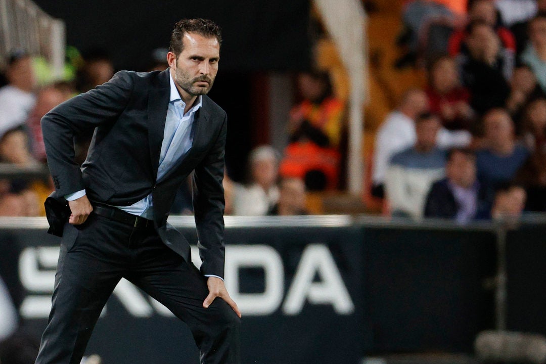 El Valencia destituye a Rubén Baraja El Valencia destituye a Rubén Baraja