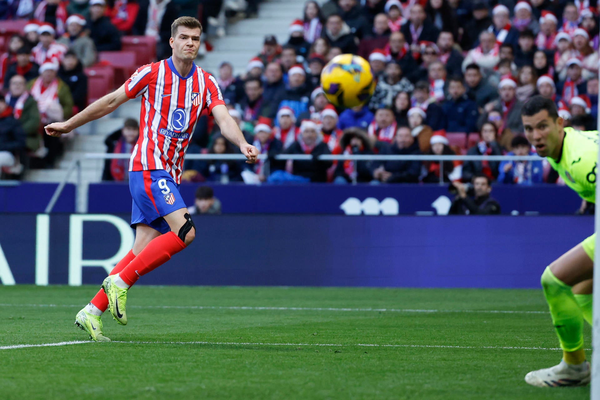 El Atlético se impone al Getafe con un solitario gol de Sorloth El Atlético se impone al Getafe con un solitario gol de Sorloth