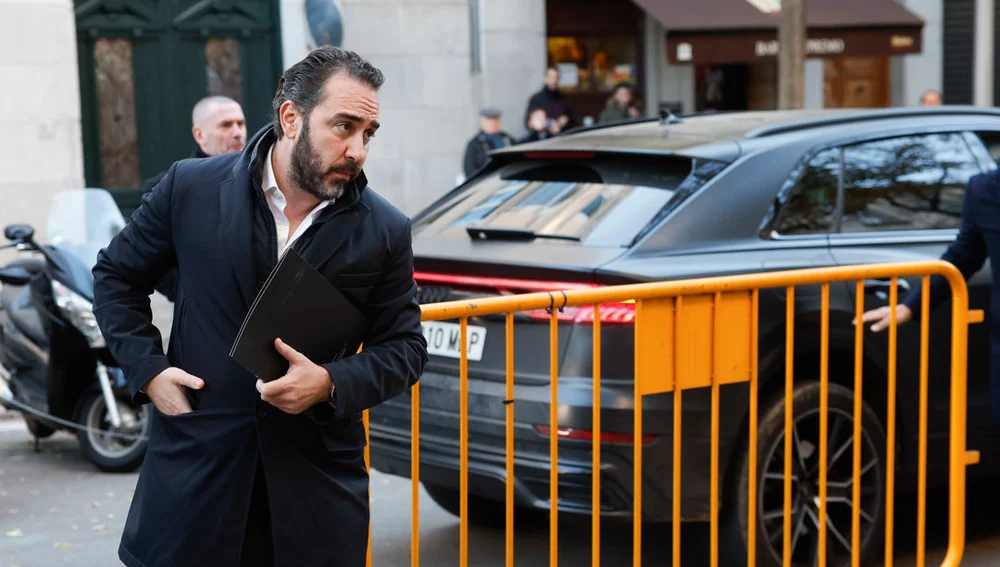 El empresario Víctor de Aldama, a su llegada al Supremo/ EFE/Mariscal El empresario Víctor de Aldama, a su llegada al Supremo/ EFE/Mariscal