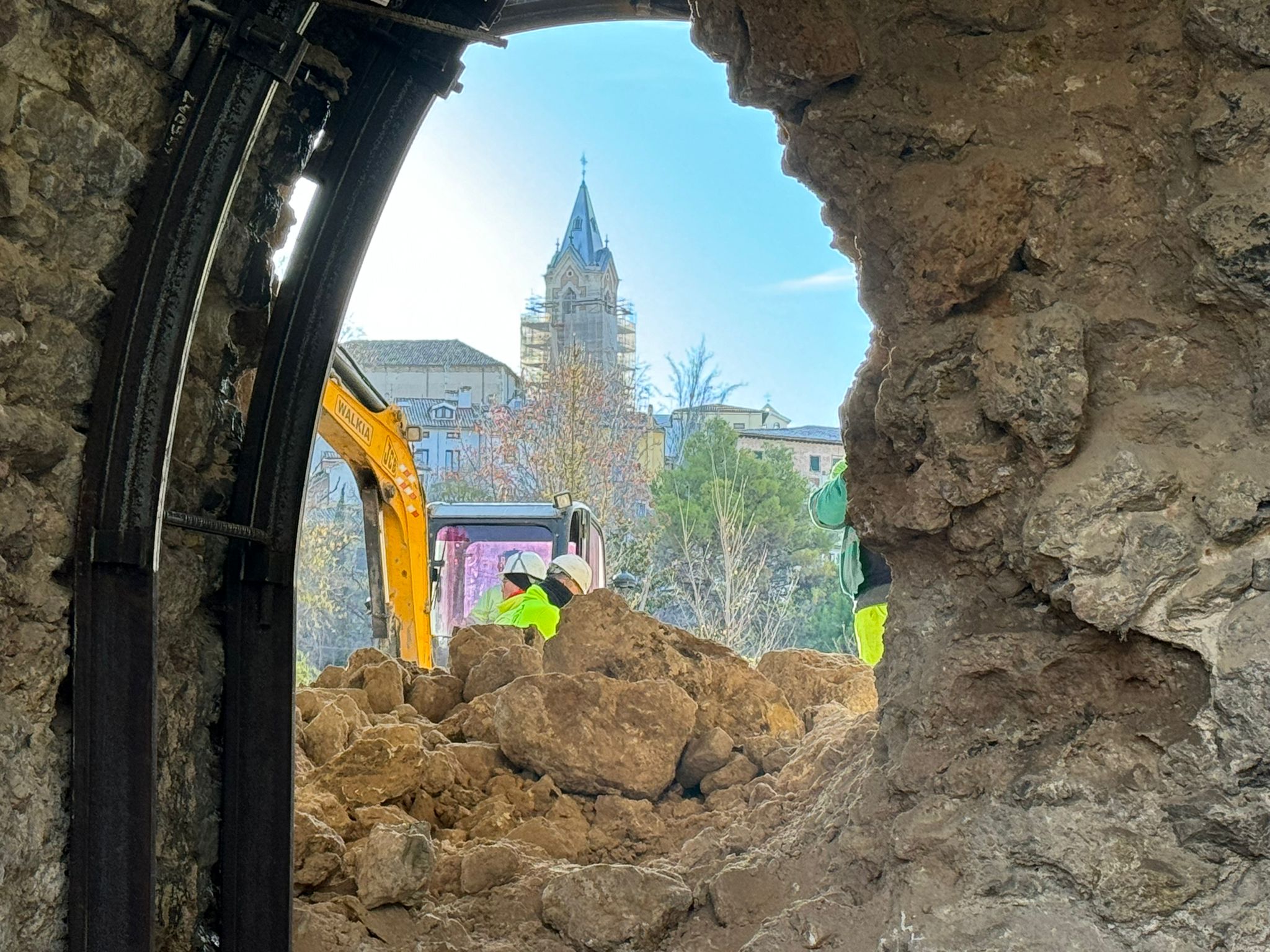 Abren el paso peatonal del puente de la Trinidad de Cuenca, aunque todavía no es transitable Abren el paso peatonal del puente de la Trinidad de Cuenca, aunque todavía no es transitable