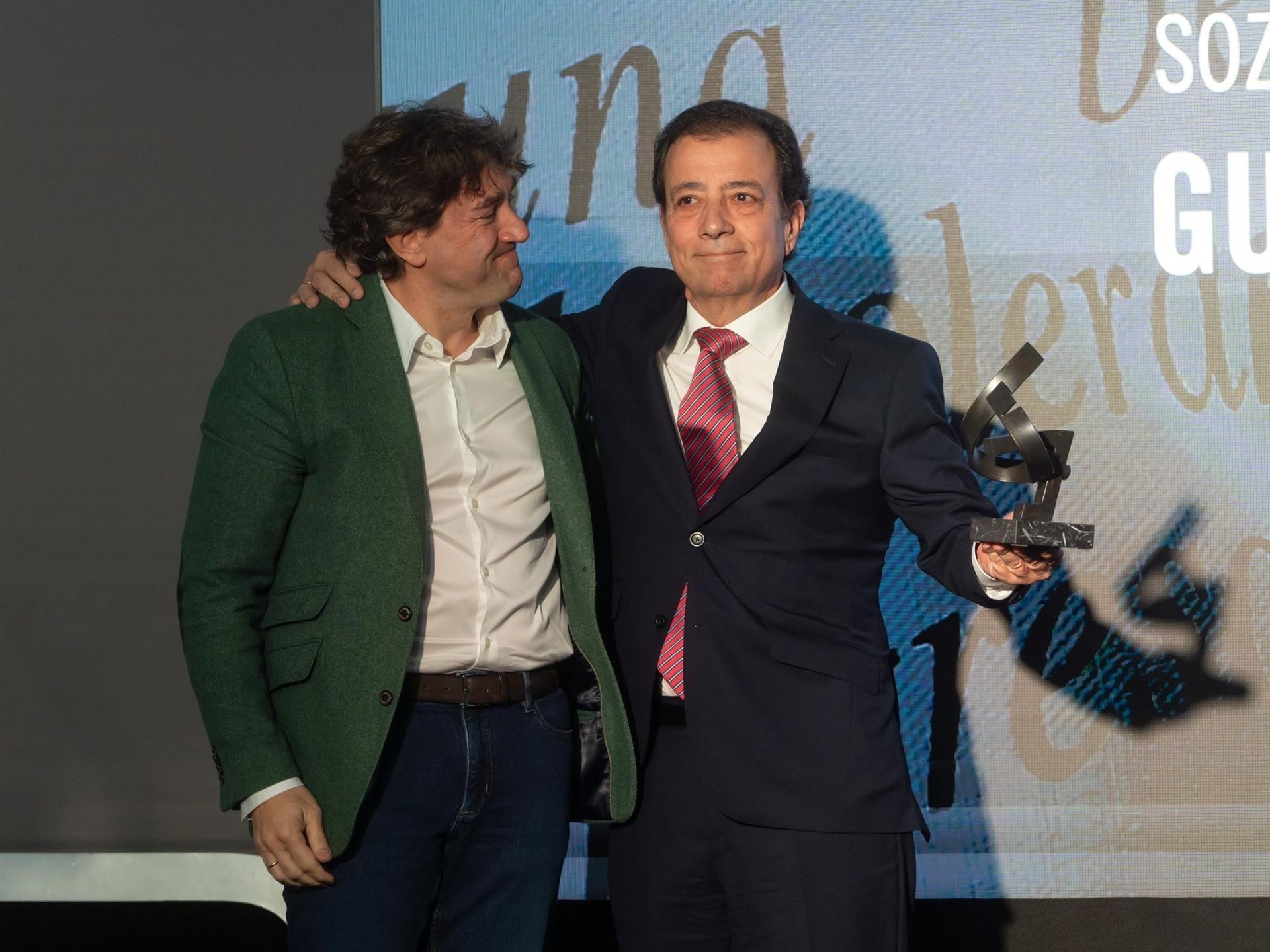 Fernández Vara recibe en San Sebastián el Premio Ramón Rubial a la Defensa de los Valores Socialistas Fernández Vara recibe en San Sebastián el Premio Ramón Rubial a la Defensa de los Valores Socialistas