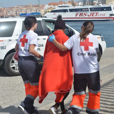 Cruz Roja no para de atender para las personas que llegan a las Pitiusas en patera