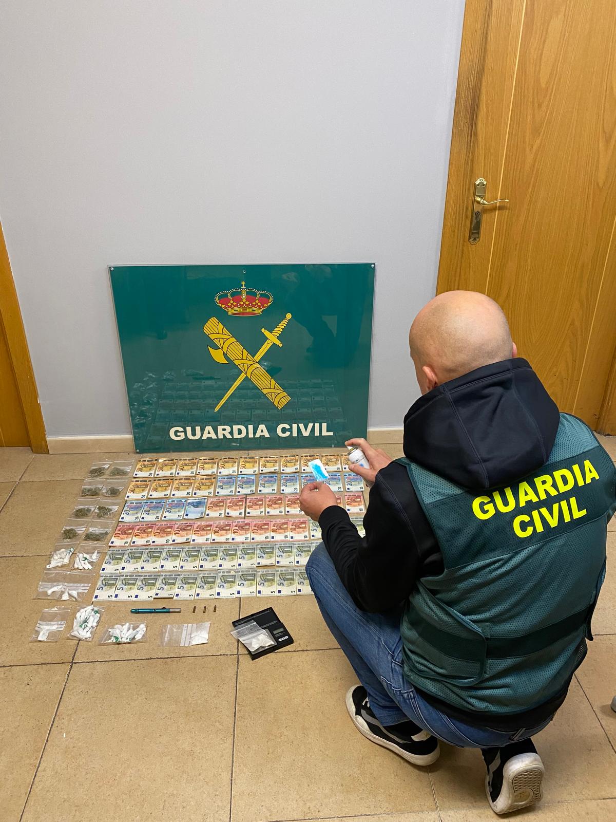 Detido en A Rúa por tráfico de drogas e tenencia de armas Detido en A Rúa por tráfico de drogas e tenencia de armas