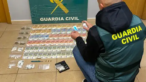 Detido en A Rúa por tráfico de drogas e tenencia de armas Detido en A Rúa por tráfico de drogas e tenencia de armas