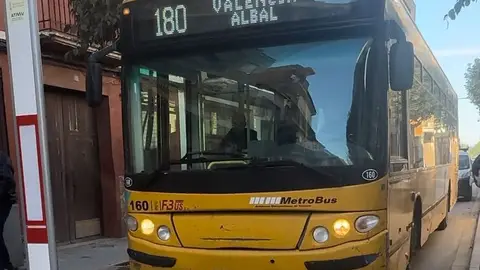 Autobús de la línea 180 entre València y Albal. Autobús de la línea 180 entre València y Albal.