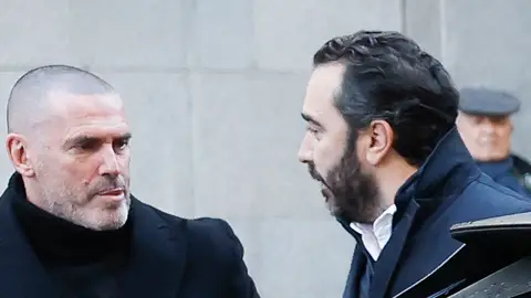 Víctor de Aldama con Daniel Esteve, líder de Desokupa. Víctor de Aldama con Daniel Esteve, líder de Desokupa.