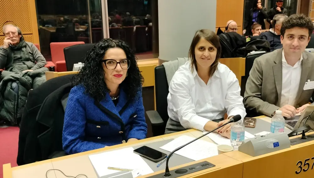 Vanessa Gutiérrez y Manuela Fernández representando al Principado. Vanessa Gutiérrez y Manuela Fernández representando al Principado.