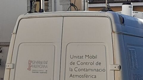 Unidad m&oacute;vil de contaminaci&oacute;n atmosf&eacute;rica de la Generalitat en Alberic