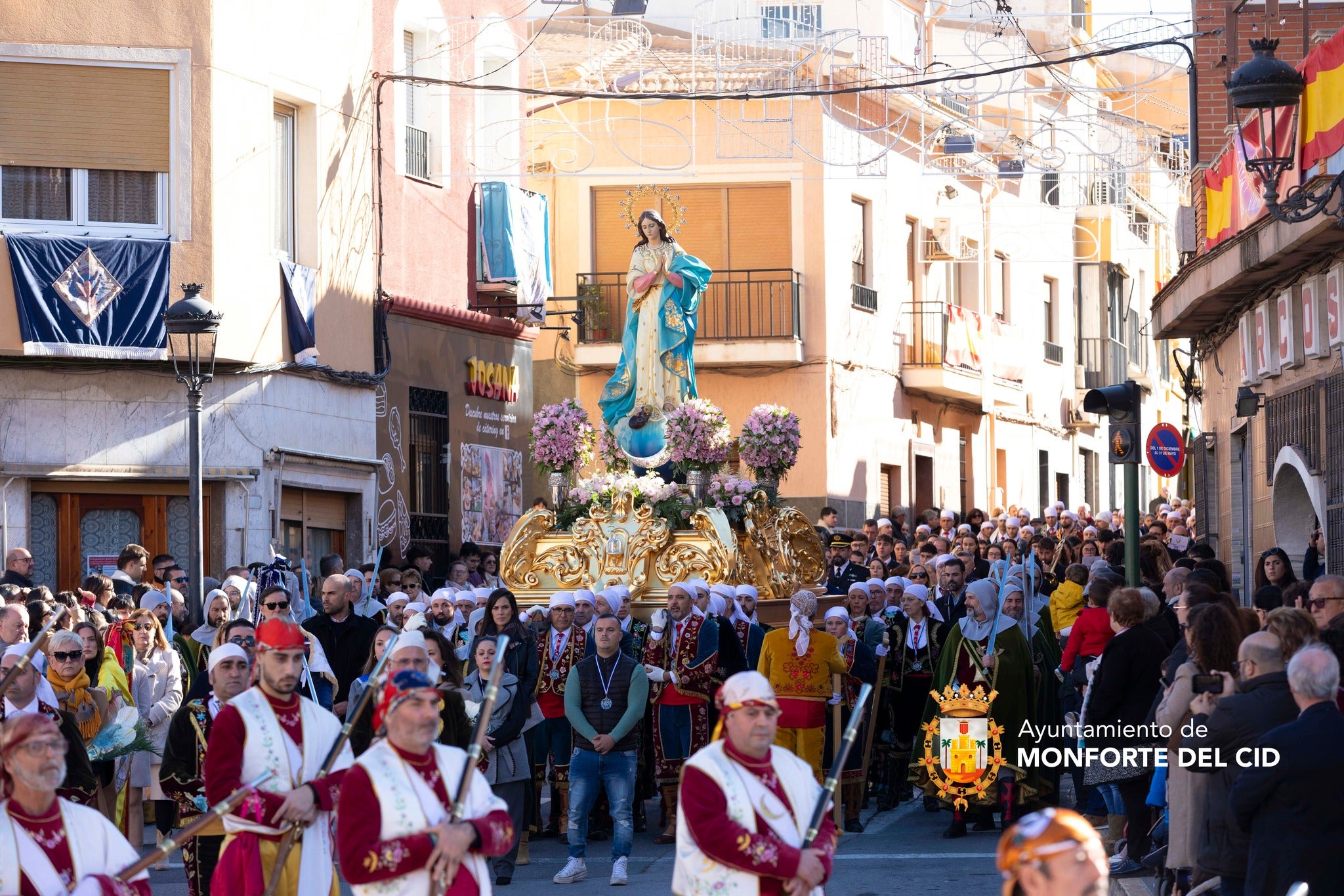 La Purísima procesiona en Monforte del Cid fuera de fecha, pero con la misma devoción de siempre La Purísima procesiona en Monforte del Cid fuera de fecha, pero con la misma devoción de siempre