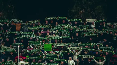 Aficionados del Elche en el derbi en Elda. Aficionados del Elche en el derbi en Elda.