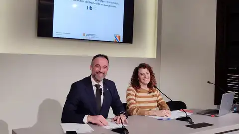 El conseller de Vivienda, Movilidad y Territorio, José Luis Mateo, y la directora general de Movilidad, Lorena del Valle El conseller de Vivienda, Movilidad y Territorio, José Luis Mateo, y la directora general de Movilidad, Lorena del Valle