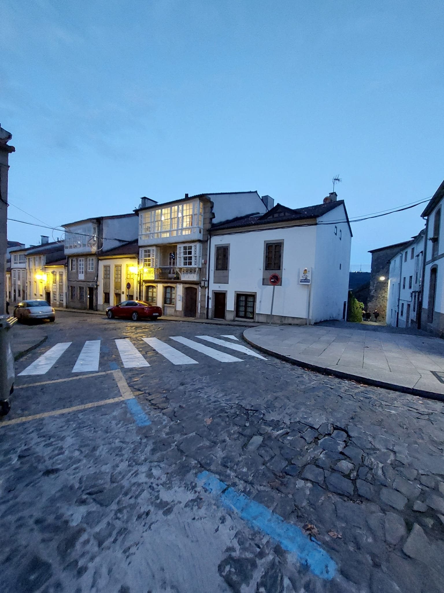 El gobierno compostelano señala que la reforma entre Santa Clara y Ruela da Estila tendrá un coste de 85.000 euros y fue demandado por vecinos y comunidad escolar El gobierno compostelano señala que la reforma entre Santa Clara y Ruela da Estila tendrá un coste de 85.000 euros y fue demandado por vecinos y comunidad escolar
