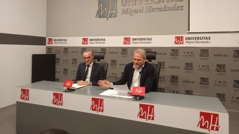 El Rector de la UMH de Elche en la rueda de prensa.