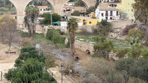 Limpieza del cauce del r&iacute;o Amadorio a su paso por Villajoyosa