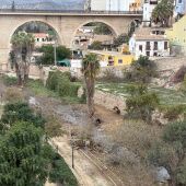 Limpieza del cauce del río Amadorio a su paso por Villajoyosa