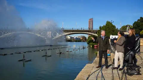 El alcalde de Sevilla, José Luis Sanz, en la presentación del nuevo espectáculo de Navigalia. El alcalde de Sevilla, José Luis Sanz, en la presentación del nuevo espectáculo de Navigalia.