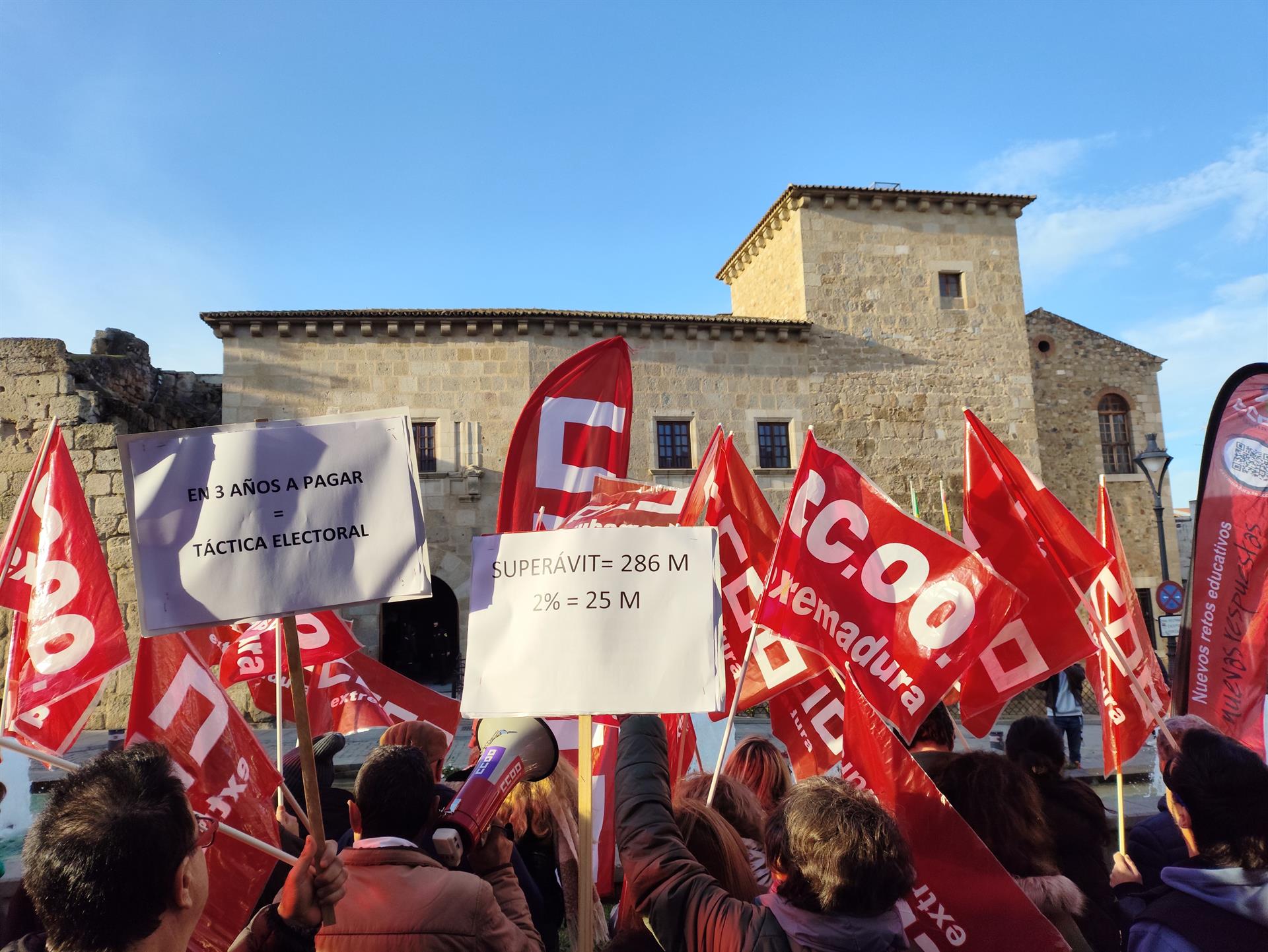 CCOO Extremadura ve "electoralista" el acuerdo que retrasa hasta 2027 el abono del 2% salarial a empleados de la Junta CCOO Extremadura ve "electoralista" el acuerdo que retrasa hasta 2027 el abono del 2% salarial a empleados de la Junta