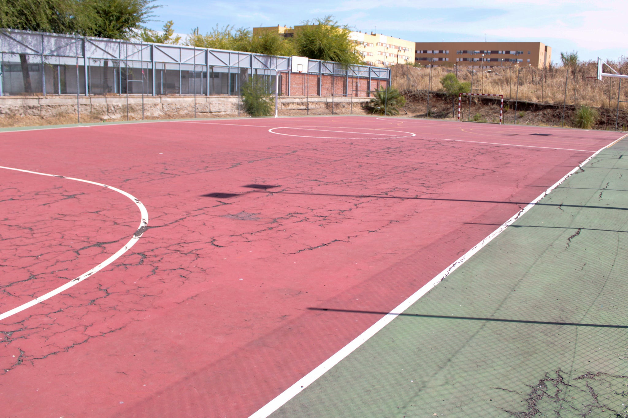 Adjudicado el proyecto de reforma de las pistas deportivas de La Calzada y Juan Canet por un importe de 109.198,30 euros Adjudicado el proyecto de reforma de las pistas deportivas de La Calzada y Juan Canet por un importe de 109.198,30 euros