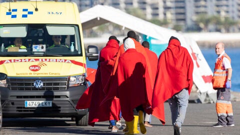 Un grupo de migrantes es atendido en el sur de Gran Canaria tras ser rescatados por Salvamento Mar&iacute;timo 