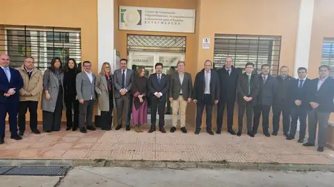 La Junta abre en Badajoz un centro de atención al empleo dirigido a la innovación en orientación y prospección laboral La Junta abre en Badajoz un centro de atención al empleo dirigido a la innovación en orientación y prospección laboral
