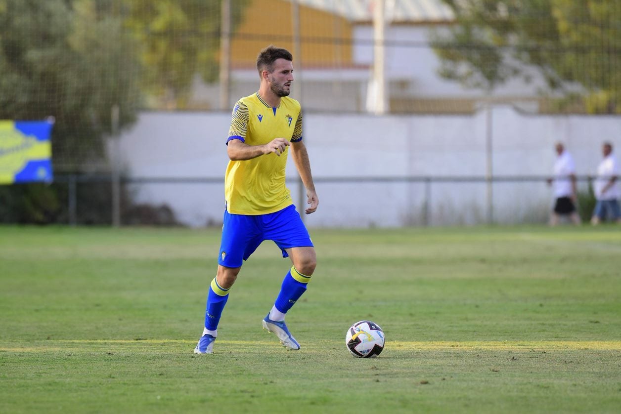 El Estoril Praia asume la ficha y Raúl Parra llega cedido sin opción de compra al Eldense El Estoril Praia asume la ficha y Raúl Parra llega cedido sin opción de compra al Eldense