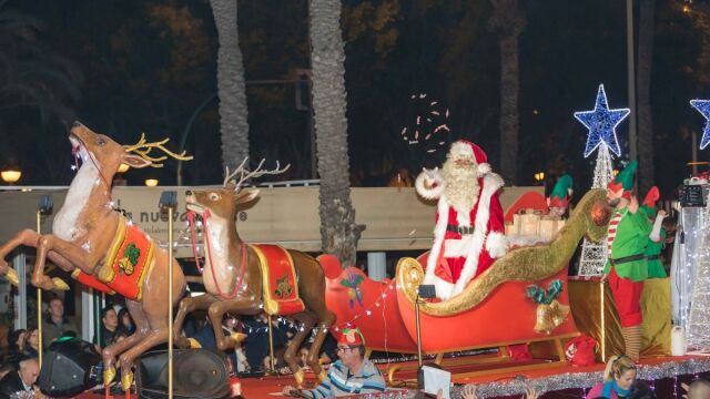 Papá Noel llega a Elche este sábado arropado por una cabalgata con patinadores, elfos y bailarines Papá Noel llega a Elche este sábado arropado por una cabalgata con patinadores, elfos y bailarines