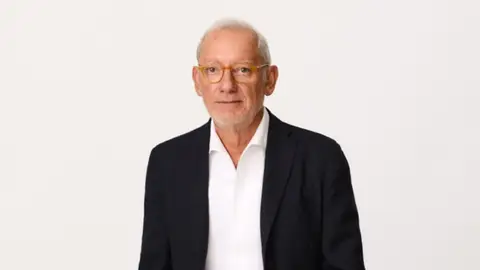 El Govern reconeixarà la trajectoria d'Isak Andic amb la Medalla d'Or de la Generalitat El Govern reconeixarà la trajectoria d'Isak Andic amb la Medalla d'Or de la Generalitat