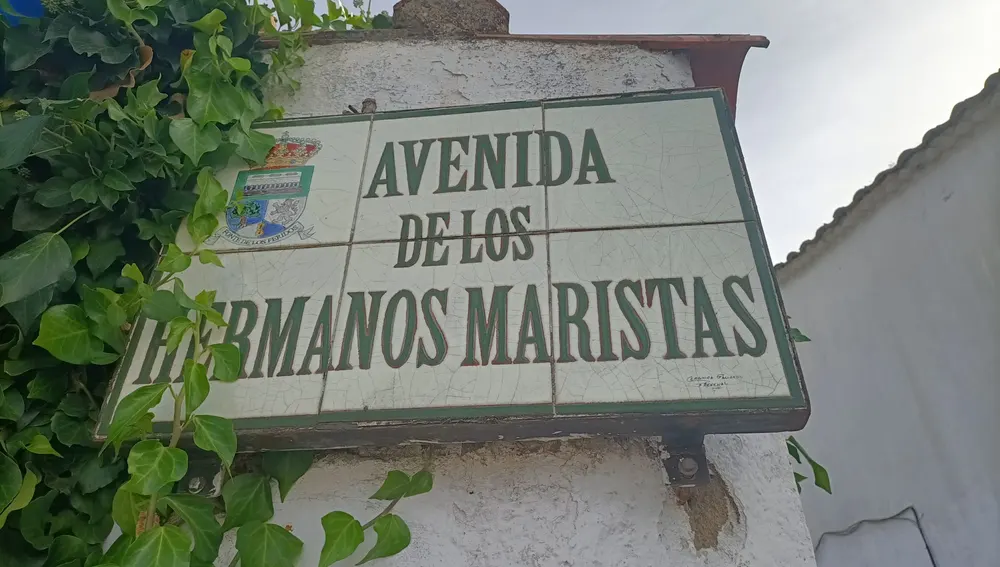 La vinculación de los Hermanos Maristas con Fuenteheridos es tan estrecha que la avenida que conduce a Villaonuba recibe el nombre de esta congregación. La vinculación de los Hermanos Maristas con Fuenteheridos es tan estrecha que la avenida que conduce a Villaonuba recibe el nombre de esta congregación.