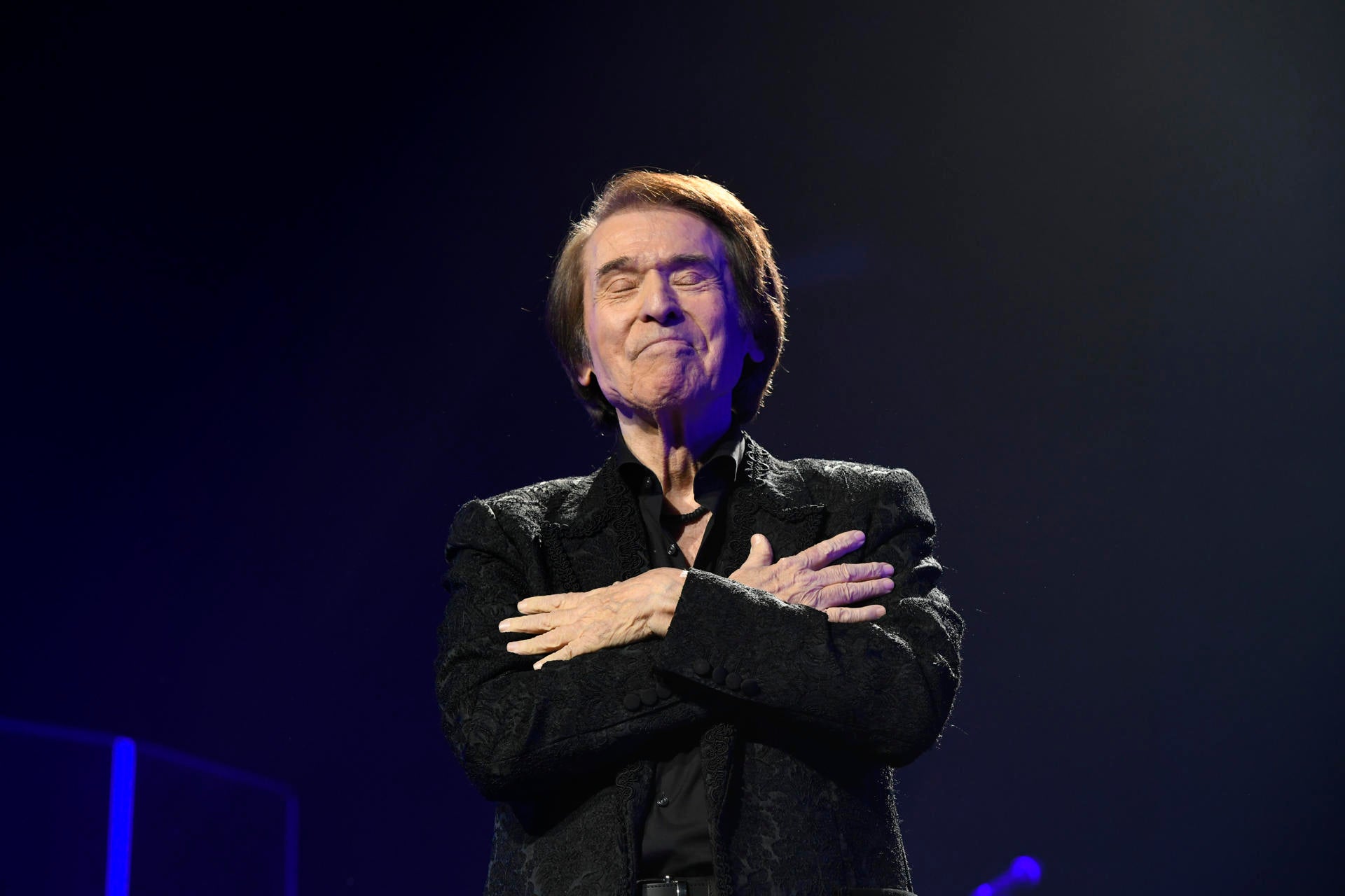 Raphael será trasladado al Hospital 12 de Octubre tras descartar un ictus Raphael será trasladado al Hospital 12 de Octubre tras descartar un ictus