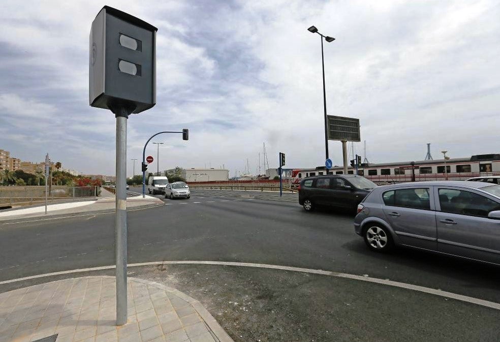 Alicante pondrá en marcha en un mes cuatro nuevos radares de control de velocidad Alicante pondrá en marcha en un mes cuatro nuevos radares de control de velocidad