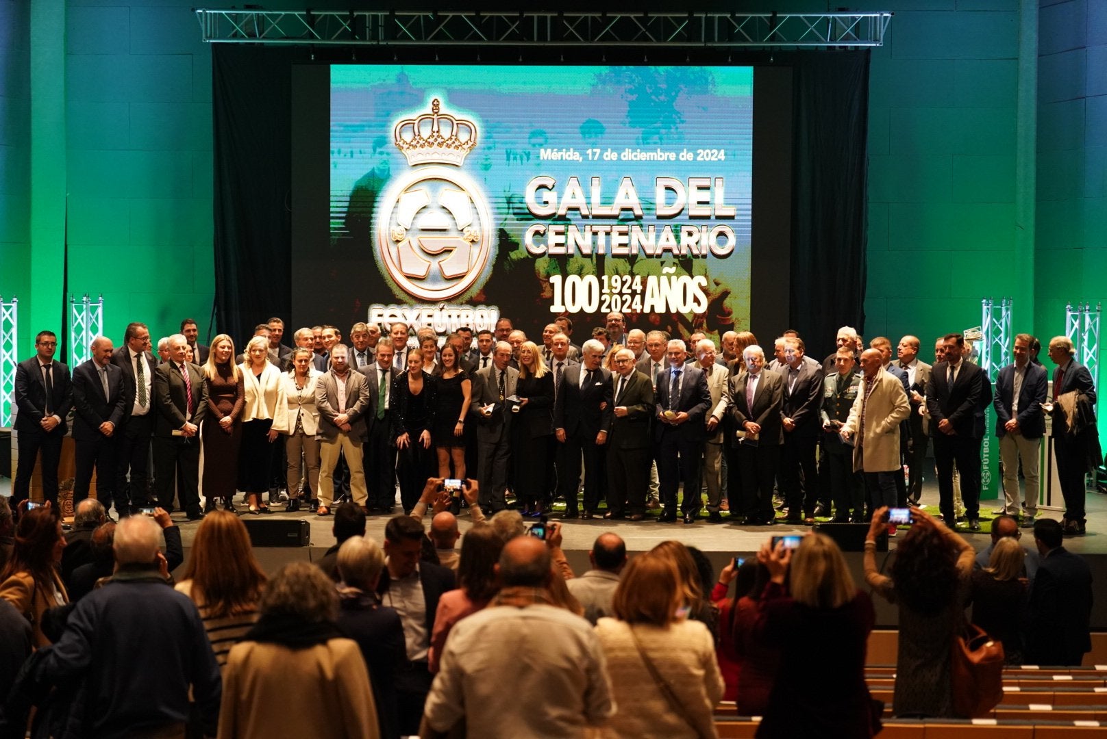 El fútbol extremeño celebra su gran fiesta con el centenario de la Federación extremeña El fútbol extremeño celebra su gran fiesta con el centenario de la Federación extremeña