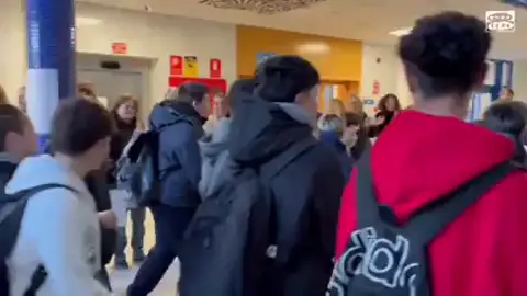 Los alumnos del instituto María Carbonell de Benetusser vuelven a clase Los alumnos del instituto María Carbonell de Benetusser vuelven a clase