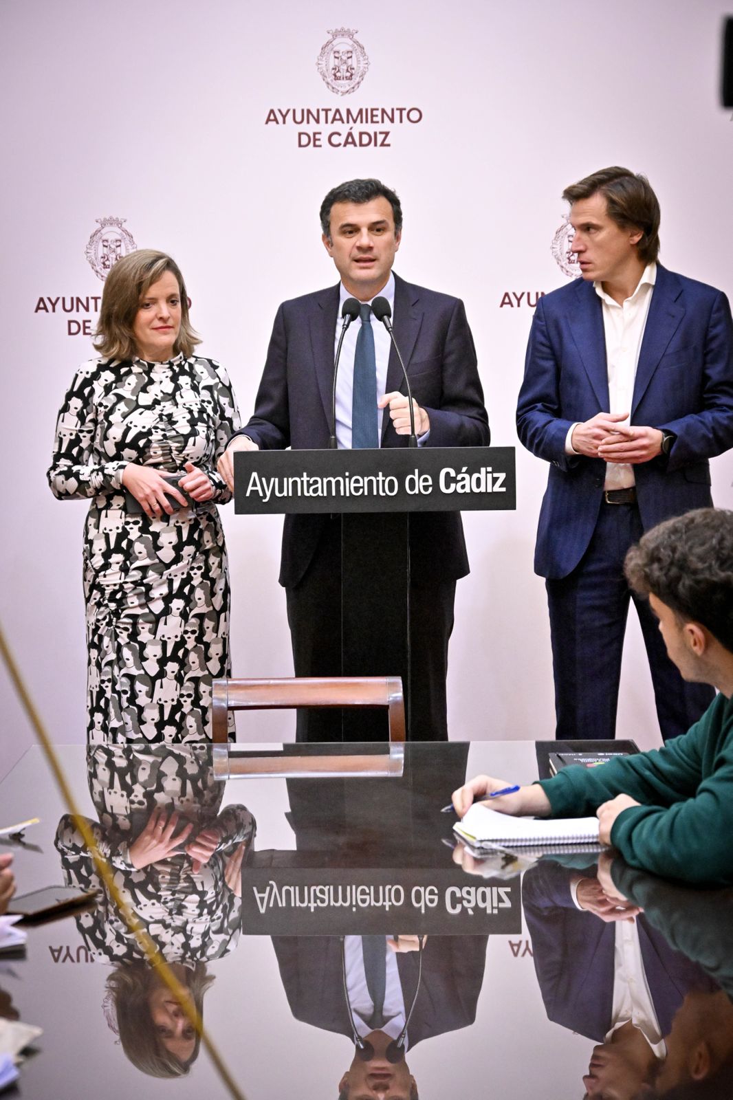 El Ayuntamiento de Cádiz recupera los Premios Cortes de Cádiz 2025 con cuatro categorías El Ayuntamiento de Cádiz recupera los Premios Cortes de Cádiz 2025 con cuatro categorías