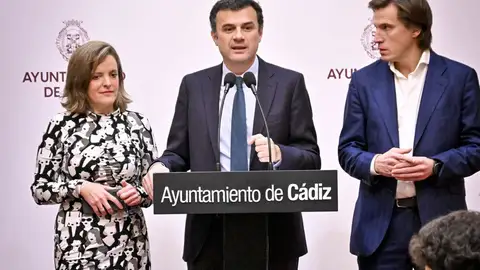 El alcalde de Cádiz, Maite González y Pablo Otero El alcalde de Cádiz, Maite González y Pablo Otero