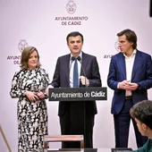 El alcalde de Cádiz, Maite González y Pablo Otero El alcalde de Cádiz, Maite González y Pablo Otero