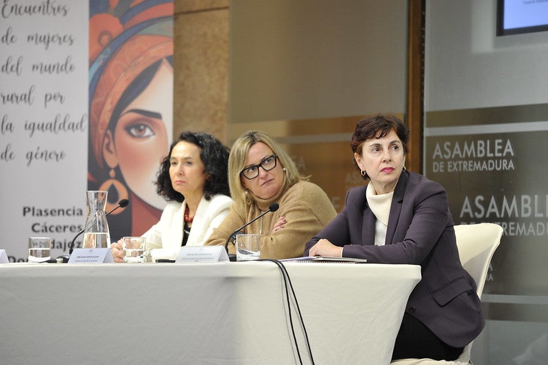 La presidenta de la Asamblea subraya que la lucha contra la violencia de género es cosa de toda la ciudadanía y una lacra a combatir La presidenta de la Asamblea subraya que la lucha contra la violencia de género es cosa de toda la ciudadanía y una lacra a combatir