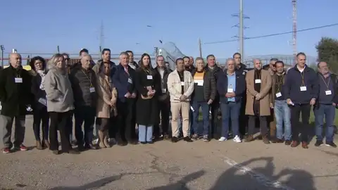 Alcaldes de diversos signos políticos se manifiestan para pedir la continuidad de la central nuclear de Almaraz Alcaldes de diversos signos políticos se manifiestan para pedir la continuidad de la central nuclear de Almaraz