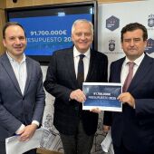 Arroyo, Cañizares y Chamorro en la presentación de los presupuestos para 2025