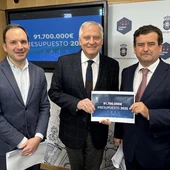 Arroyo, Cañizares y Chamorro en la presentación de los presupuestos para 2025 Arroyo, Cañizares y Chamorro en la presentación de los presupuestos para 2025