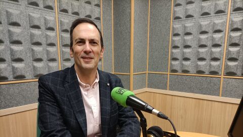 El concejal de Econom&iacute;a, Paco Mu&ntilde;oz, en los estudios de Onda Cero.