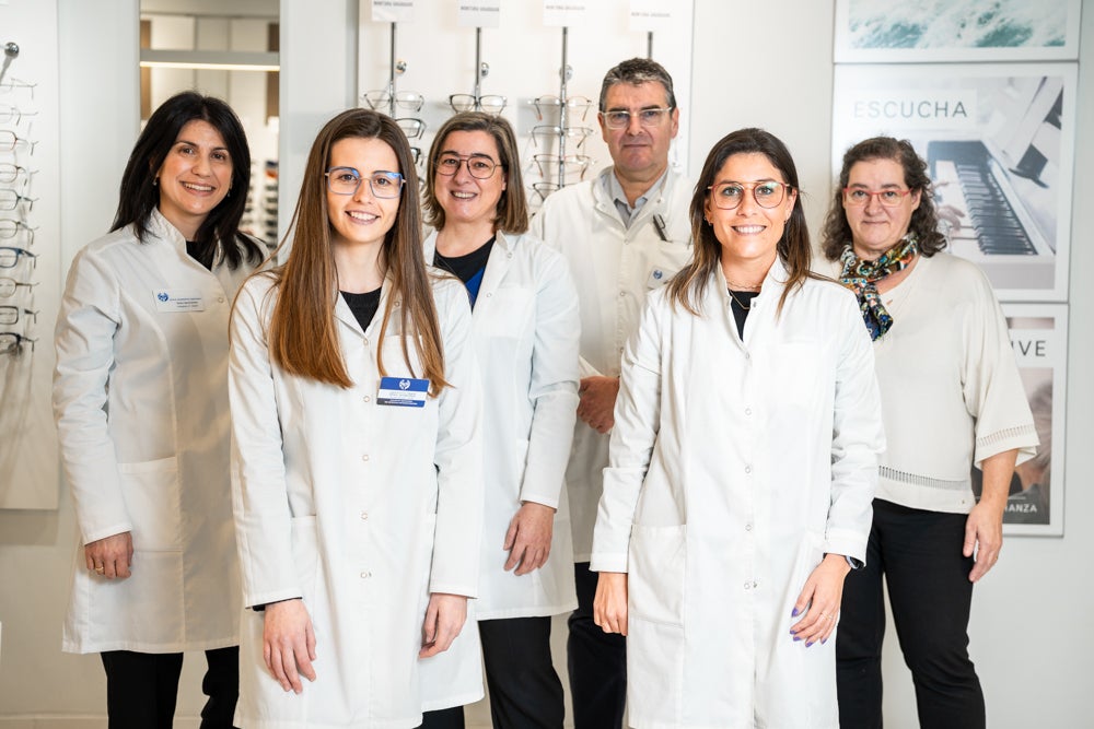 Visitamos las instalaciones de óptica Gómez Lor en compañía de su equipo Visitamos las instalaciones de óptica Gómez Lor en compañía de su equipo