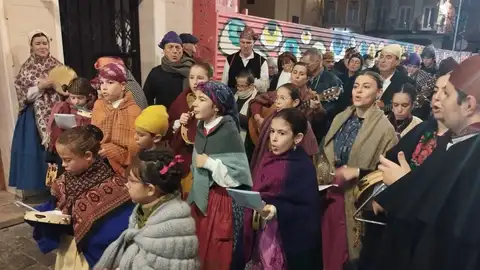 La ronda aguinaldo recorre las calles del casco antiguo de Huesca La ronda aguinaldo recorre las calles del casco antiguo de Huesca