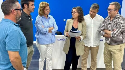 Miembros de la agrupaci&oacute;n local del PP de Ma&oacute;.