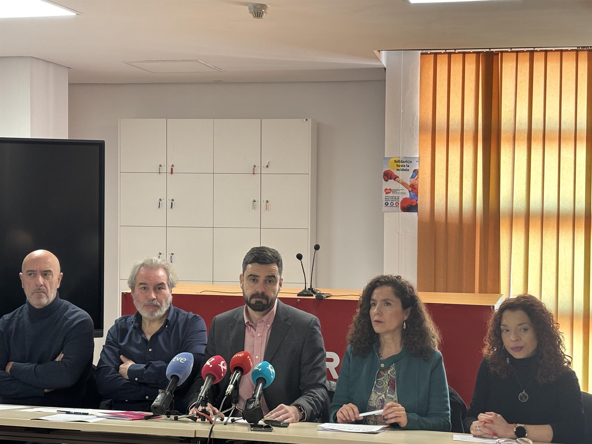 PIDE, CSIF, ANPE, CCOO y UGT reclaman la equiparación salarial de los docentes extremeños y anuncian acciones PIDE, CSIF, ANPE, CCOO y UGT reclaman la equiparación salarial de los docentes extremeños y anuncian acciones