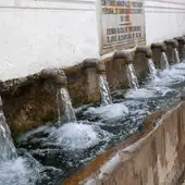La centenaria Fuente de los doce caños es el lugar es el nacimiento del Río Múrtigas. La centenaria Fuente de los doce caños es el lugar es el nacimiento del Río Múrtigas.
