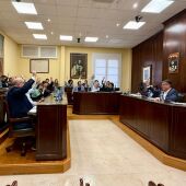 Los grupos políticos de La Vila oficializan su apoyo al sector pesquero en la moción aprobada en el pleno de Villajoyosa