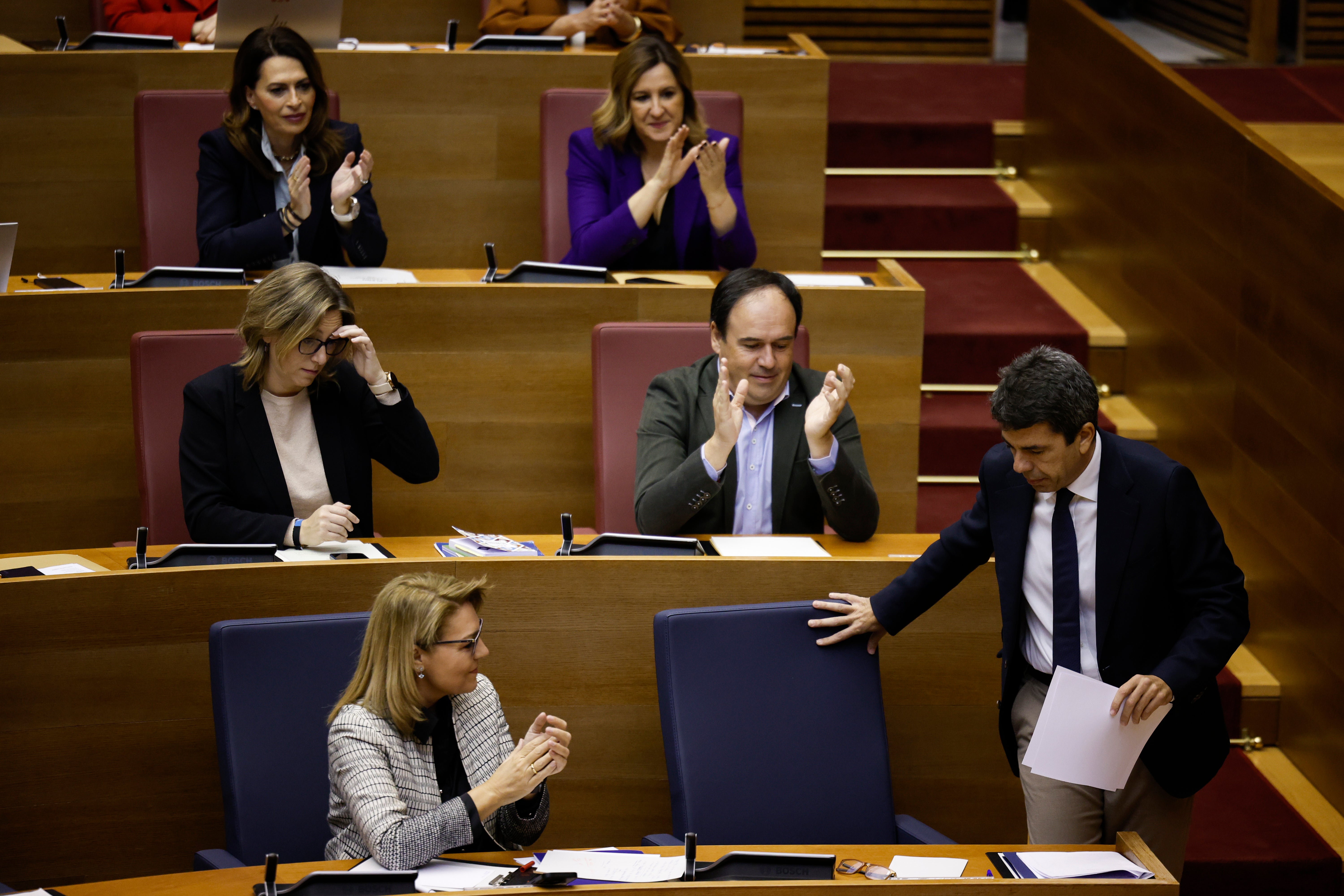 La Generalitat Valenciana dará 2.500 euros por cada coche afectado por la DANA La Generalitat Valenciana dará 2.500 euros por cada coche afectado por la DANA