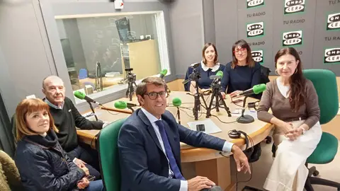 José Ruiz, Aurora Rodil, Juan de Dios Navarro, Esther Díez y Patricia Maciá en la Tertulia de Más de uno Elche José Ruiz, Aurora Rodil, Juan de Dios Navarro, Esther Díez y Patricia Maciá en la Tertulia de Más de uno Elche