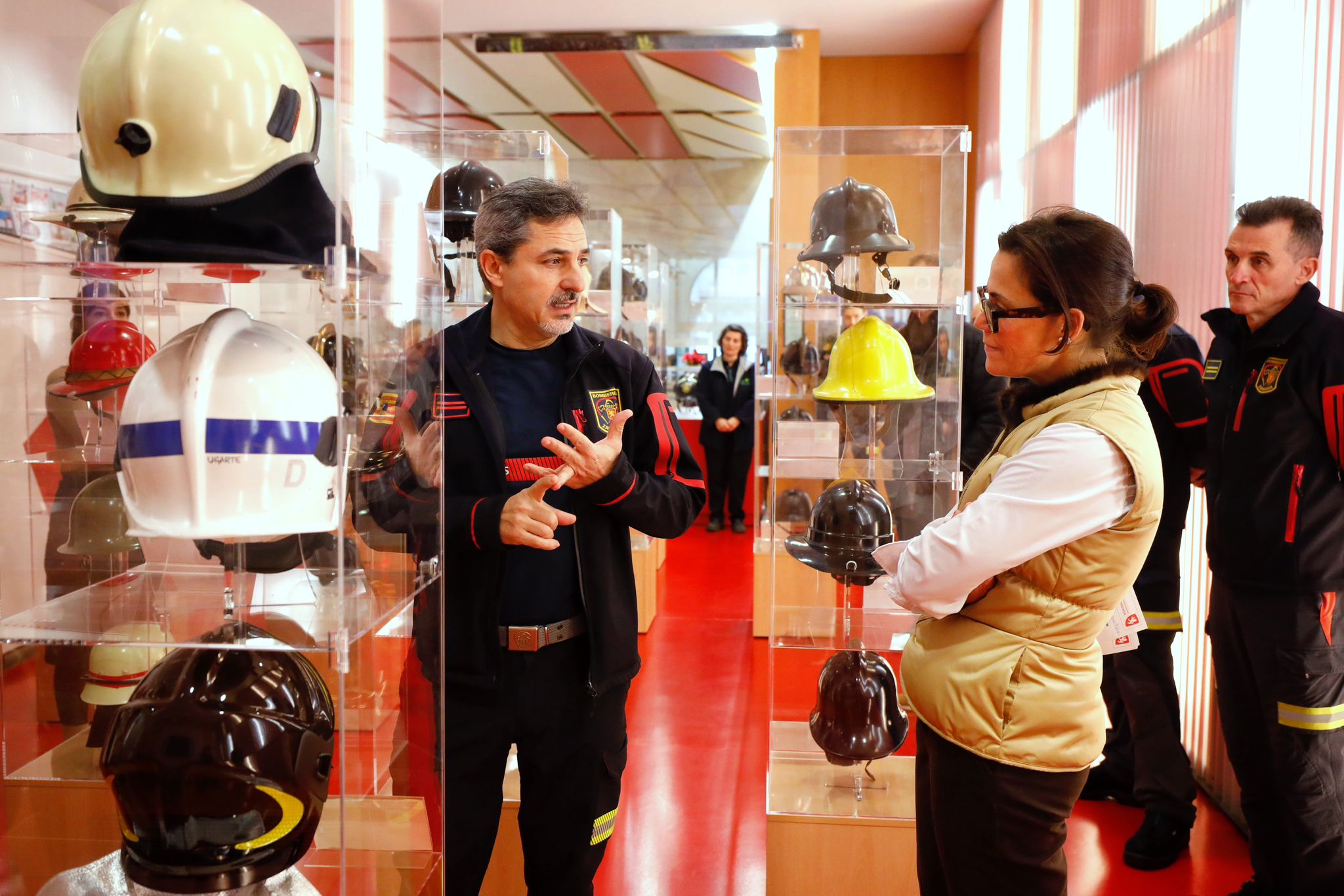 El Museo del Fuego de Zaragoza inaugura una exposición de cascos de bombero El Museo del Fuego de Zaragoza inaugura una exposición de cascos de bombero