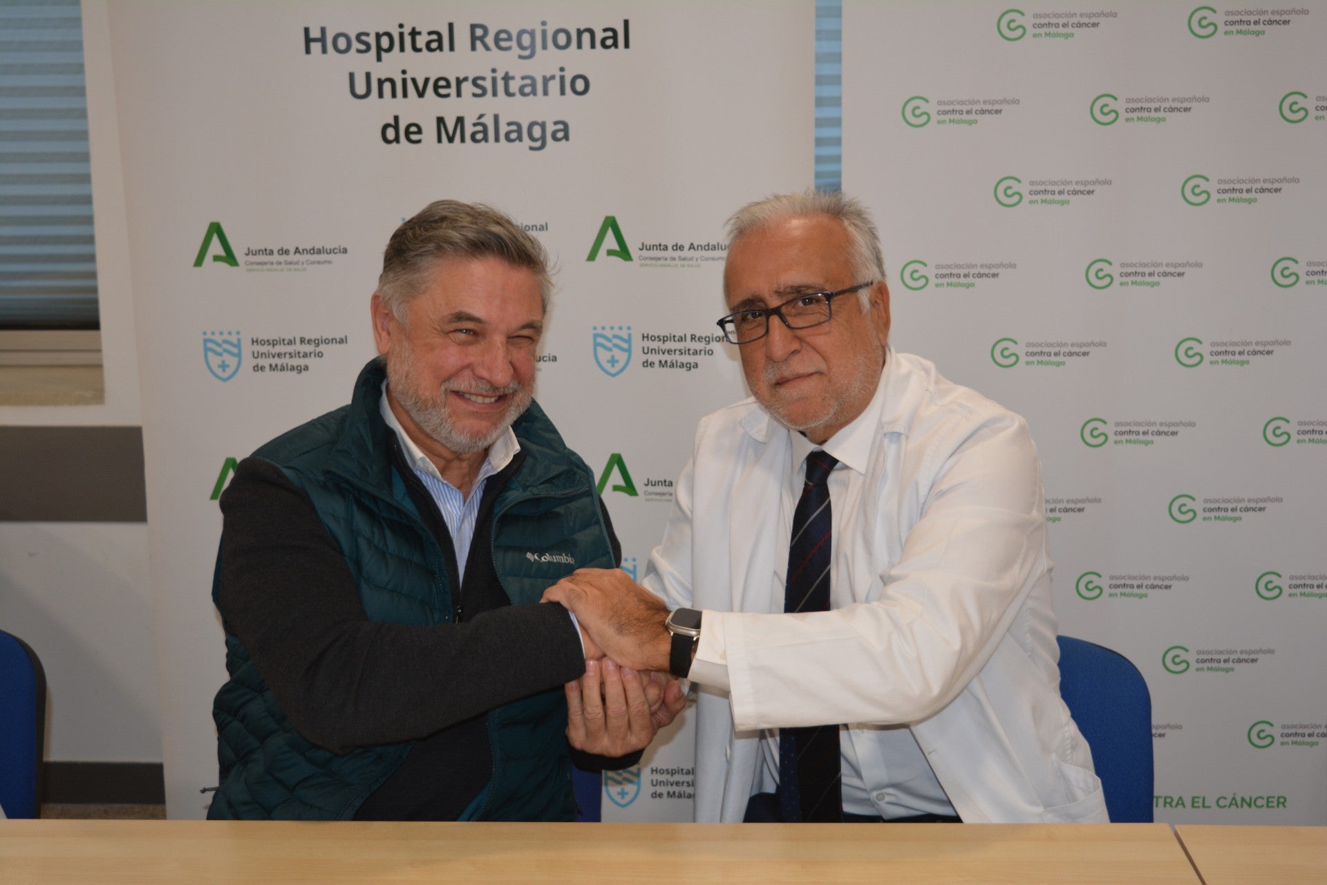 El Hospital Regional de Málaga y la AECC firman un acuerdo para fomentar el voluntariado en apoyo a pacientes oncológicos El Hospital Regional de Málaga y la AECC firman un acuerdo para fomentar el voluntariado en apoyo a pacientes oncológicos